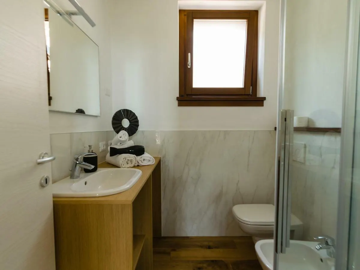 Apartment Discesa A Lago With Terrace And Garden On Lake Iseo Riva di Solto