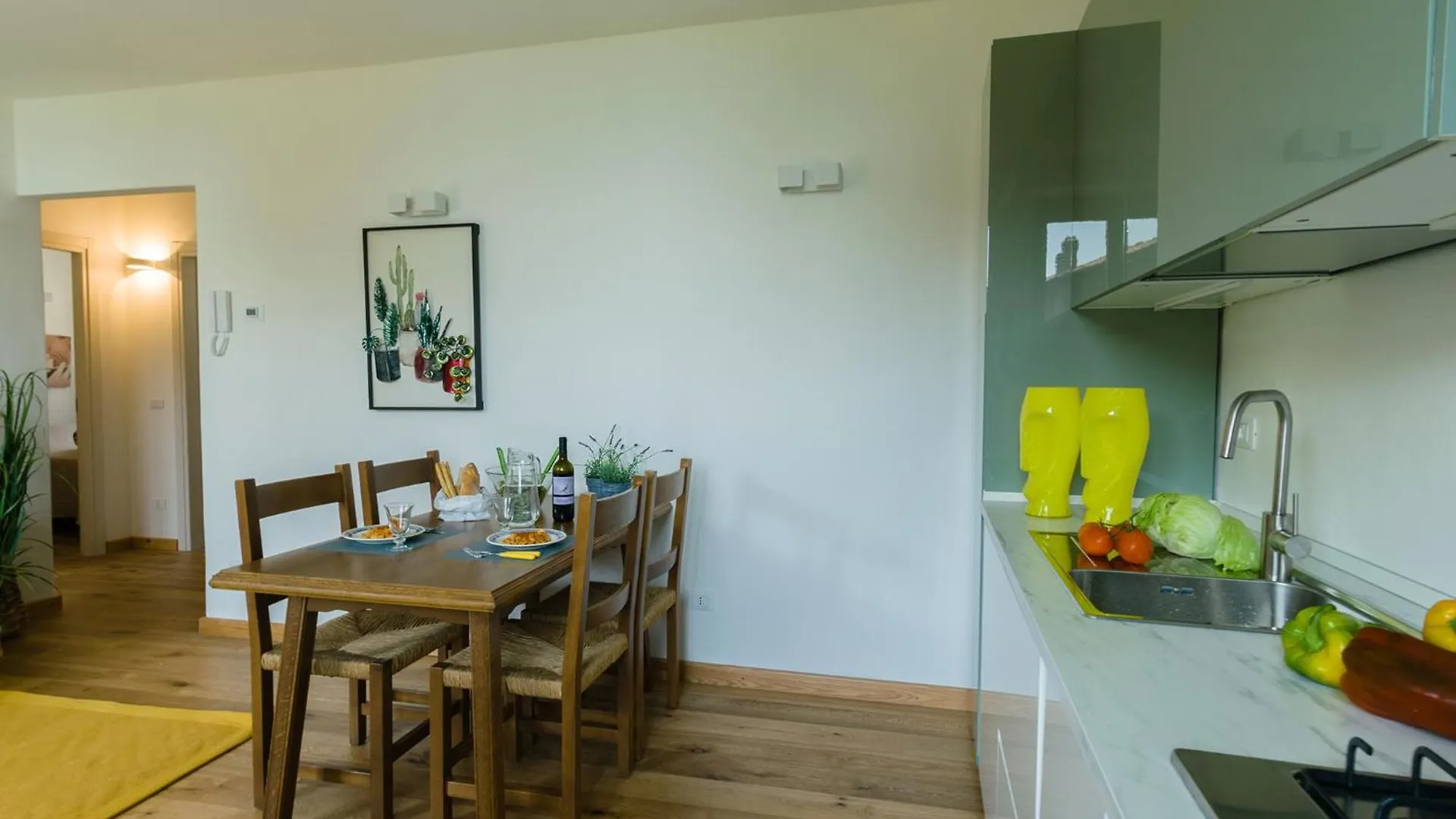 Apartment Discesa A Lago With Terrace And Garden On Lake Iseo Riva di Solto
